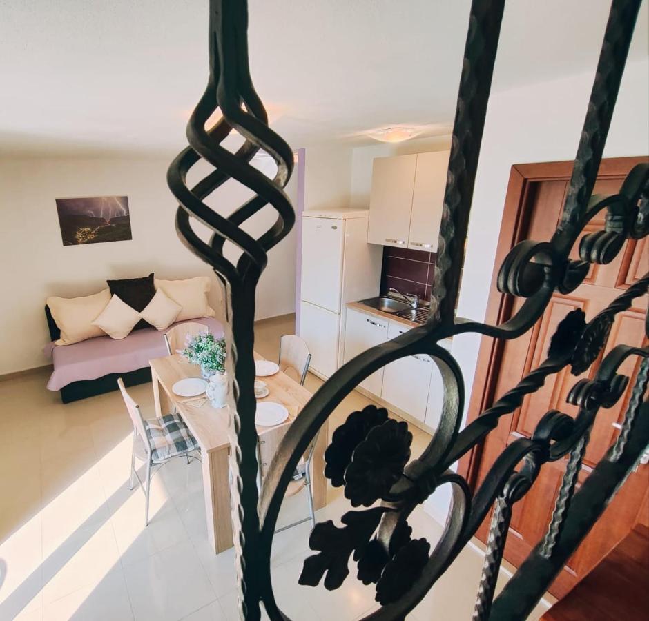 Apartmani Nada Mustapic Brela Bagian luar foto