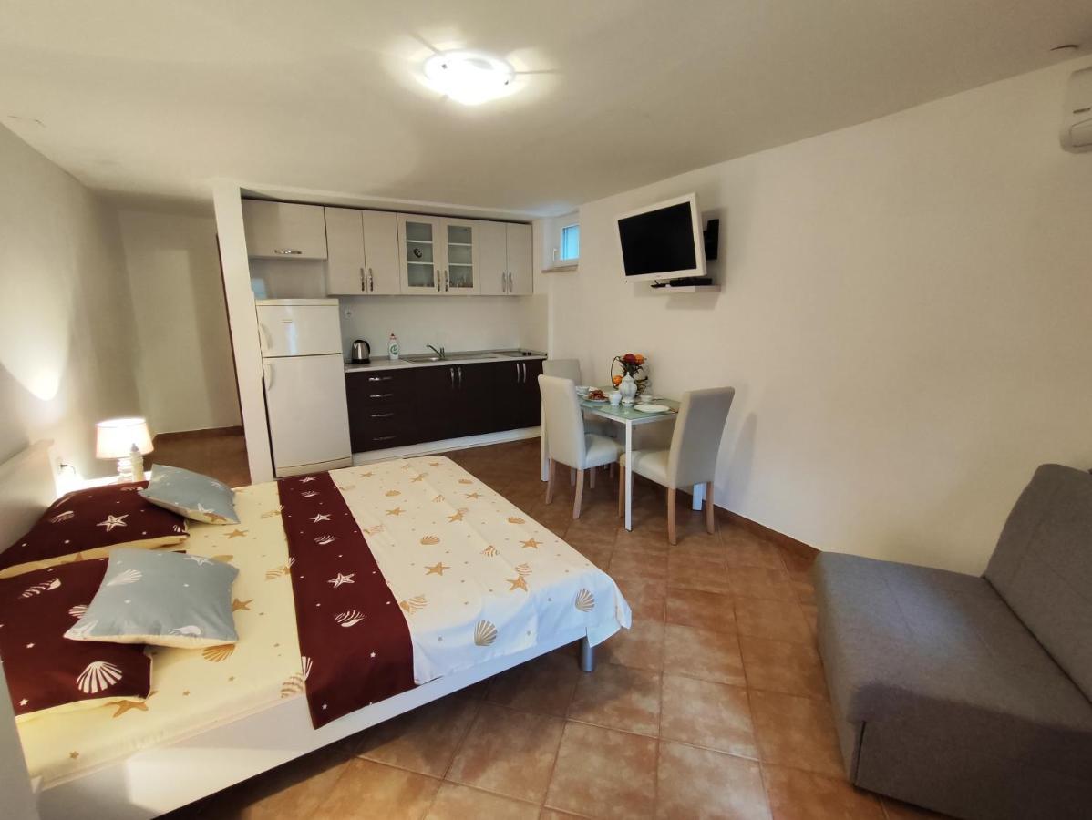 Apartmani Nada Mustapic Brela Bagian luar foto