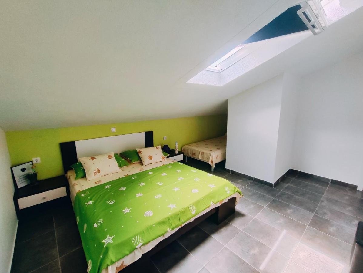 Apartmani Nada Mustapic Brela Bagian luar foto