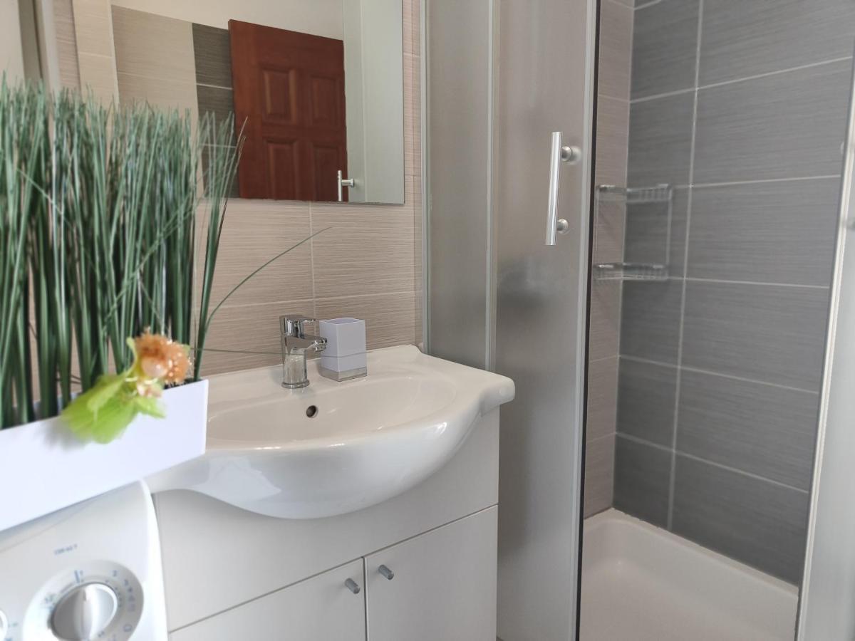 Apartmani Nada Mustapic Brela Bagian luar foto