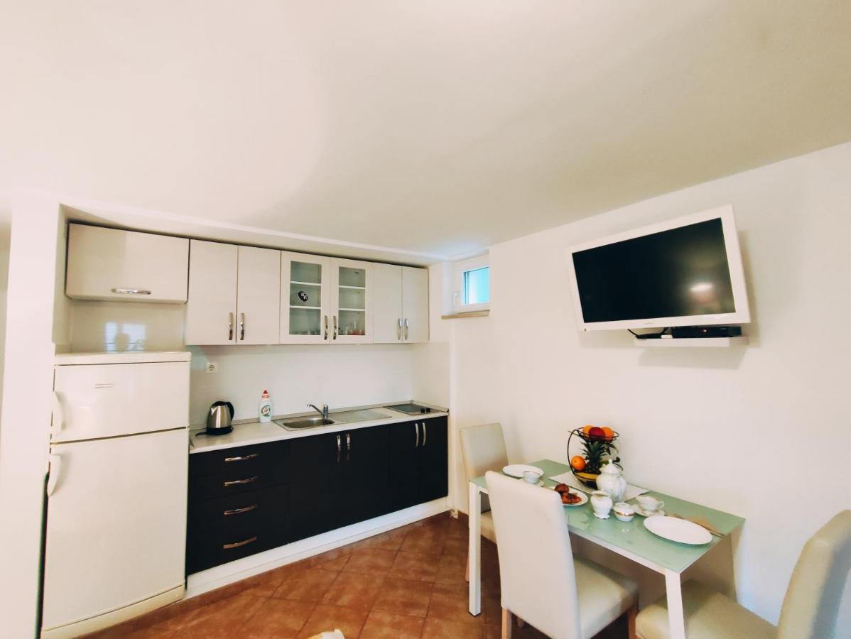 Apartmani Nada Mustapic Brela Bagian luar foto