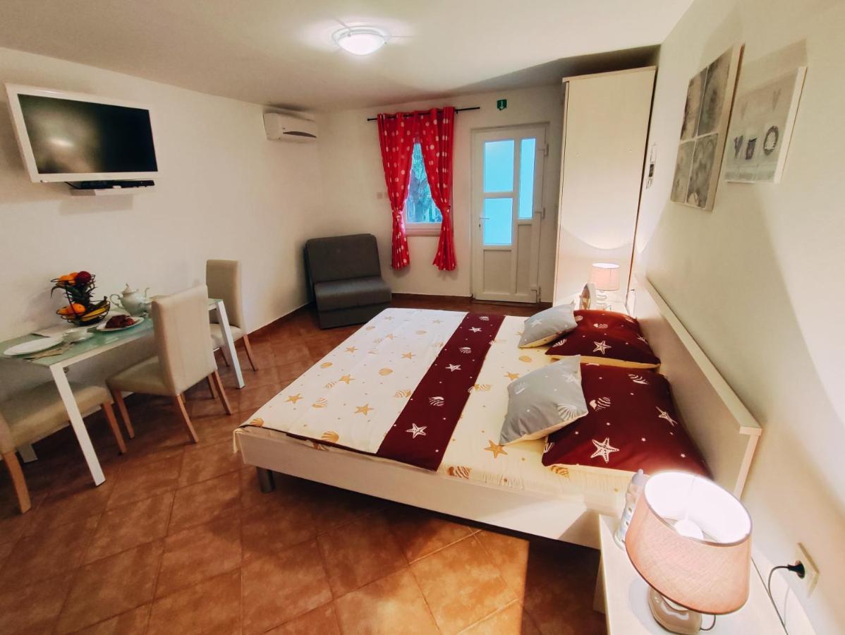 Apartmani Nada Mustapic Brela Bagian luar foto