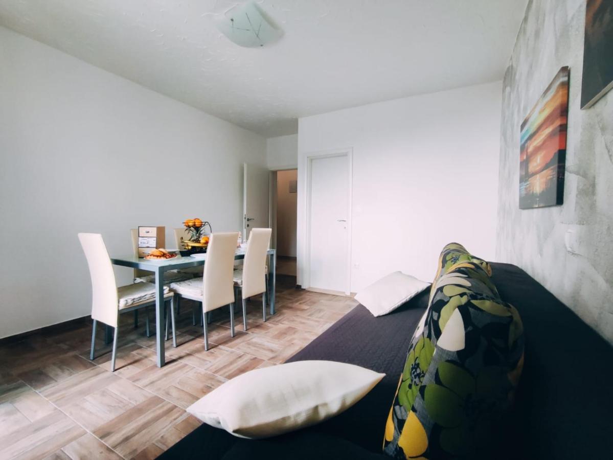 Apartmani Nada Mustapic Brela Bagian luar foto