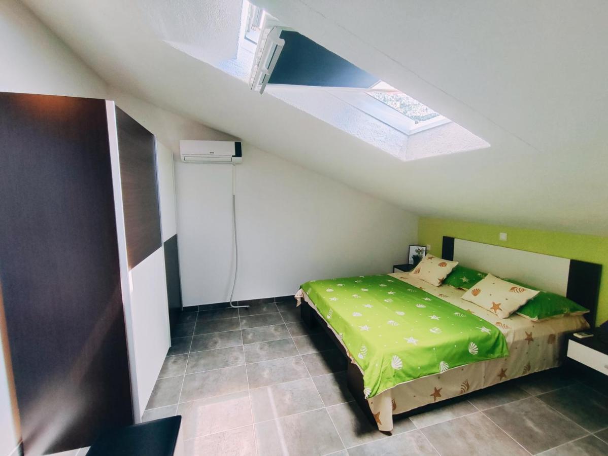 Apartmani Nada Mustapic Brela Bagian luar foto