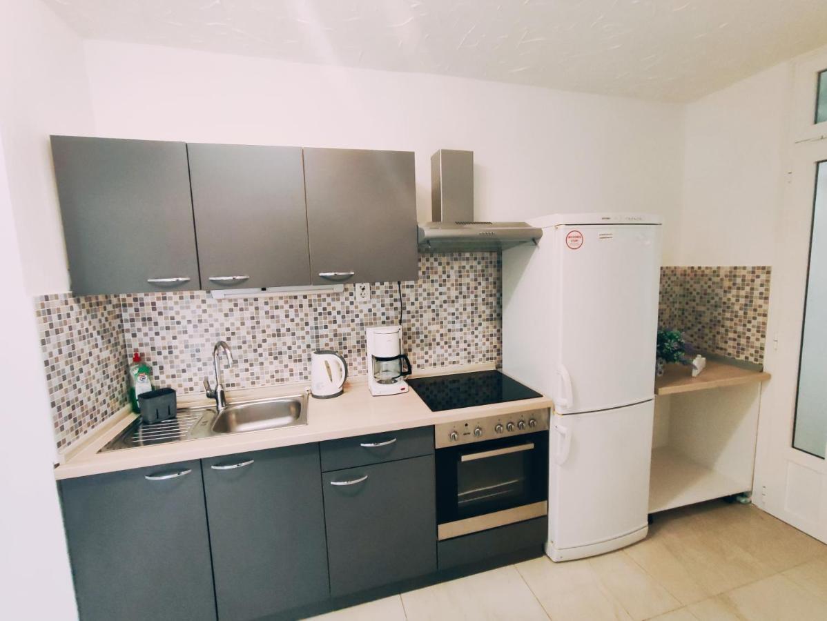 Apartmani Nada Mustapic Brela Bagian luar foto