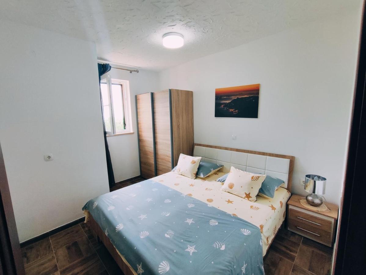 Apartmani Nada Mustapic Brela Bagian luar foto