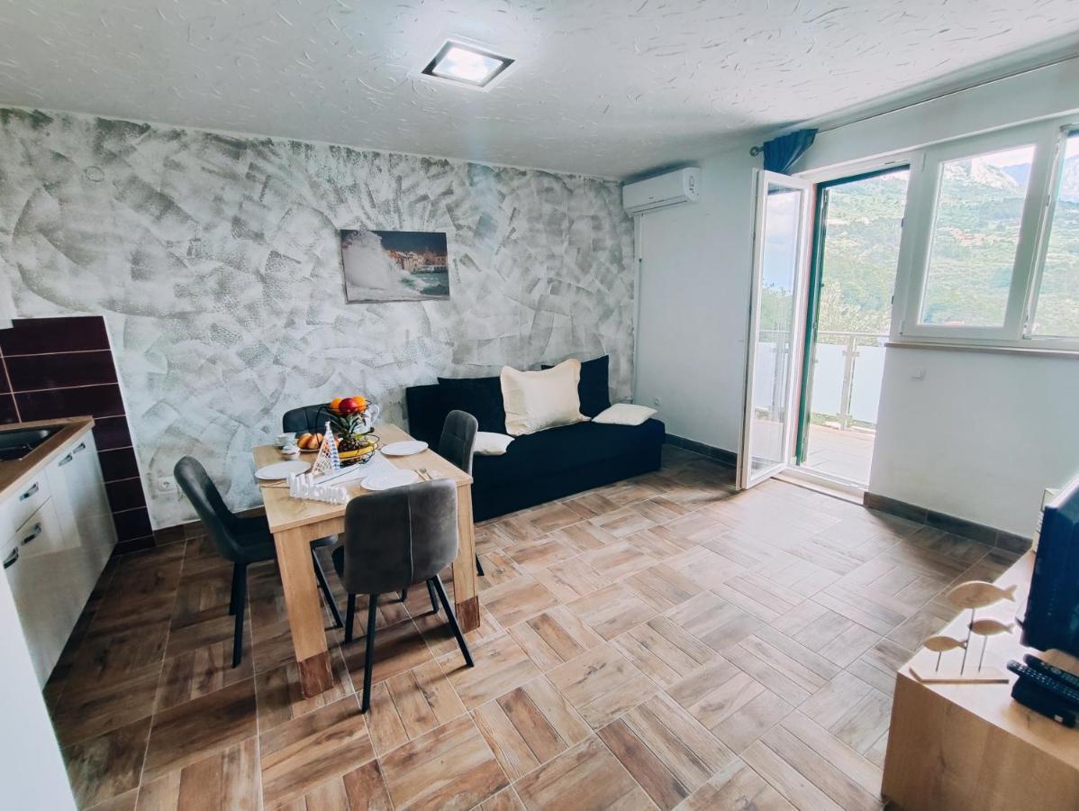 Apartmani Nada Mustapic Brela Bagian luar foto
